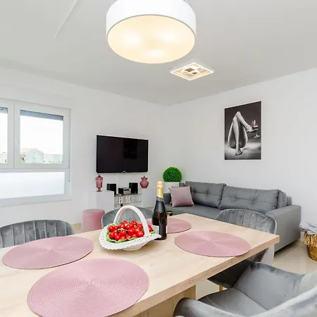 شقة Anni تروغير